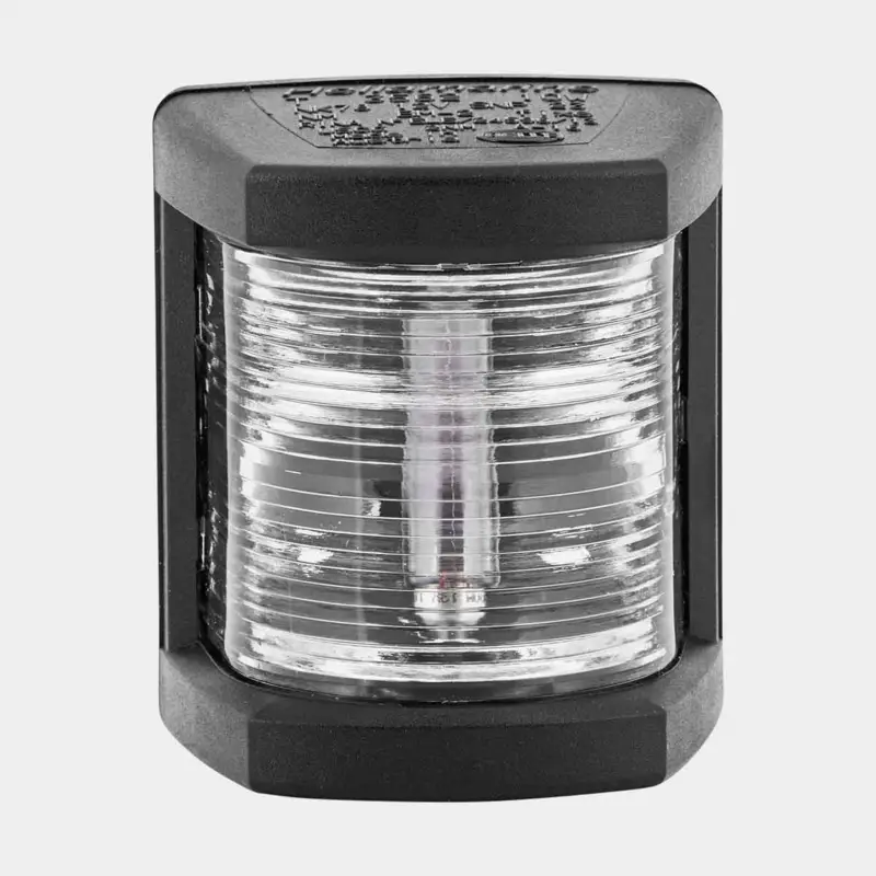 Feu de poupe pour montage arrière Hella 3562, 10 W, 12 V, 135°, plastique noir résistant aux UV, 75 x 63 x 53 mm, blanc, pour bateaux < 12 mètres + source lumineuse Halogène (12 V/10 W) Jusqu'à Épuisement Des Stocks