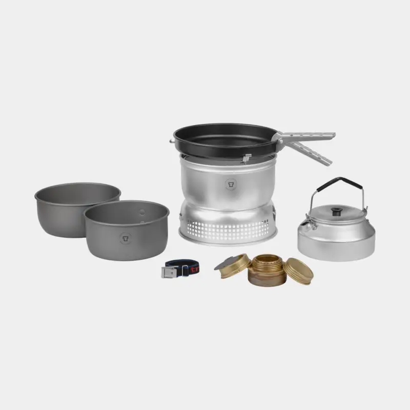 Vente Directe Réchaud à alcool / réchaud de camping Trangia 25 Large, 1000 W + 2 casseroles en aluminium HA / anodisé dur + 1 poêle en NS / téflon antiadhésif + pare-vent en UL / aluminium UltraLight + 1 cafetière + pince + sangle